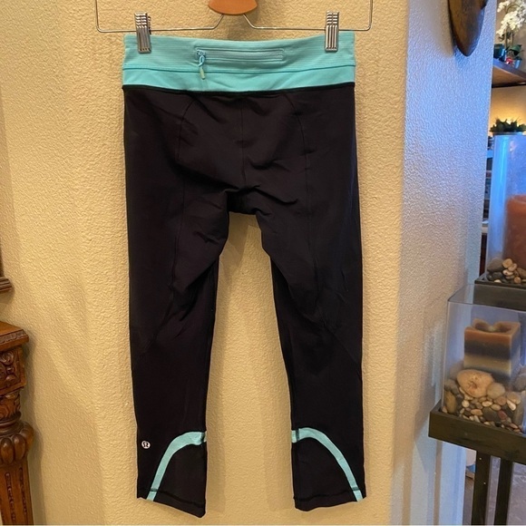 LULULEMON Women Turquoise and Black Cropped Pants Size 4-Fit Small - Picture 5 of 10